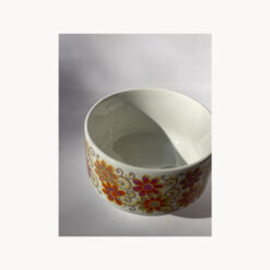 ζαχαριέρα λευκής πορσελάνης διακοσμημένα με πολύχρωμα λουλούδια