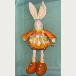 Πάνινη Πασχαλινή Κουνέλα . Με  φωτεινό πορτοκαλί φόρεμα με καρό ποδιά και όμορφες λεπτομέρειες από δαντέλα